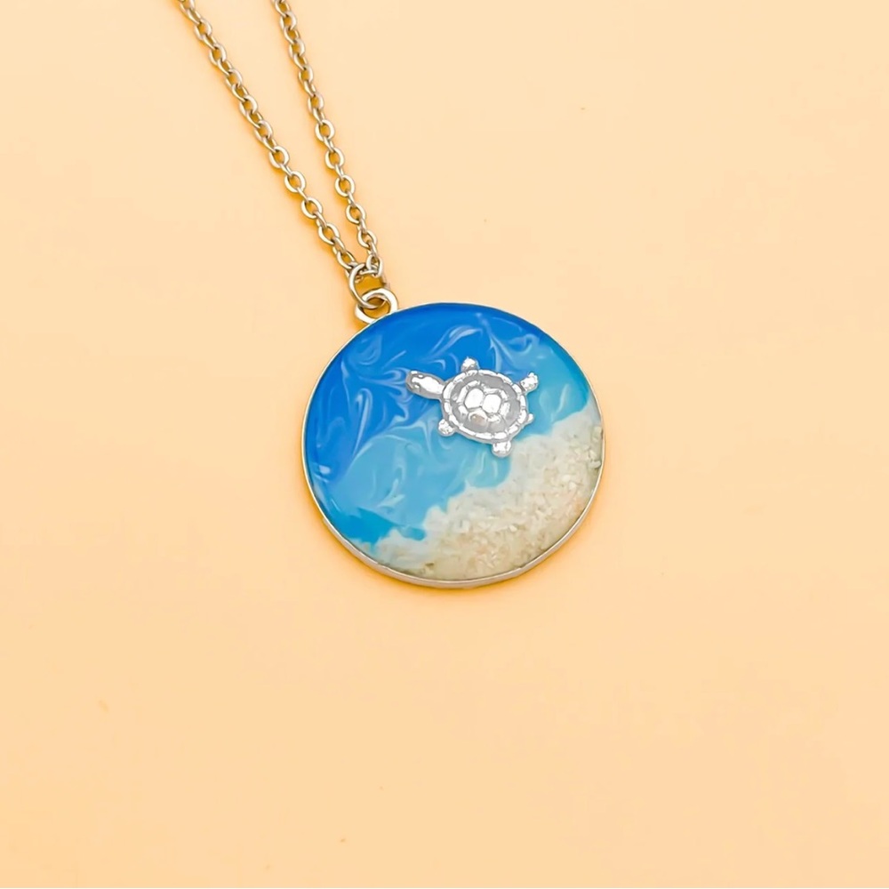 NWT 🏝️ HAND PAINT OCEAN SAND IN RESIN SEA TURTLE STAINLESS STEEL CHAIN NECKLACE - Picture 2 of 6